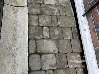 Перекласти тротуарну плитку з однієї сторони будинку 11 м2