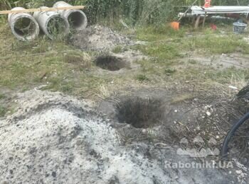 Викопати ями глибиною 1 метр діаметром 500-600мм, 12шт