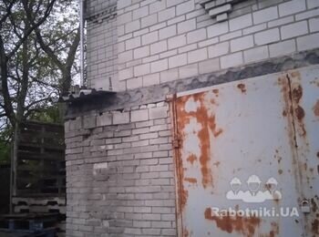 Перекладка кутової стіни будинку