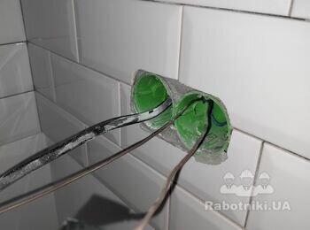 Демонтаж плитки, вкласти плитку + отвори під розетки