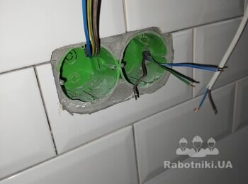 Демонтаж плитки, вкласти плитку + отвори під розетки