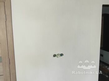 Установка декоративних рейок на стіну