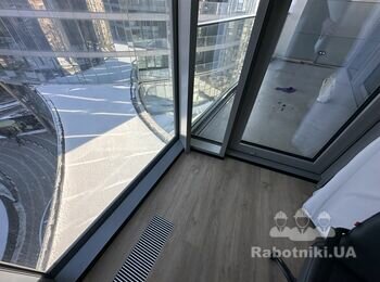 Монтаж алюмінієвого плінтусу. Та пластикового угла
