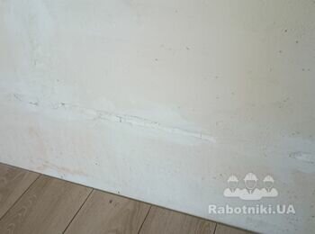 Покласти плитку на підлогу та провести ремонт шпаклівки