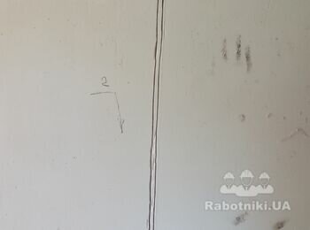 Покласти плитку на підлогу та провести ремонт шпаклівки