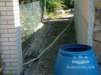 Облаштування дренажу на дачній ділянці перед будинком