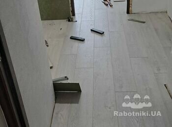 Монтаж 43м.п.плінтусу з дюрополімеру 10х100мм в кв.