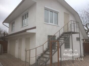 Зняти іржу та пофарбувати зовнішні сходи на хозблоці