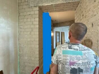 Поклейка гипсокартона на стены на гипс