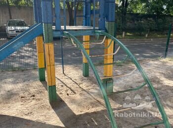 Ремонт детской горки замена досок и покраска