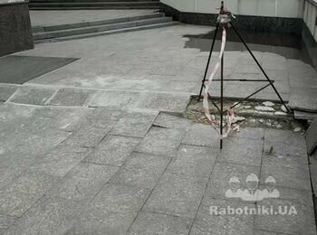 Демонтаж старого граніта, підготовчі роботи, укладання граніту 437м2