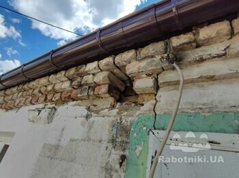 Реставрация карнизной кирпичной кладки, формирование и усиление проема
