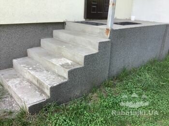 Сходи для входу в будинок