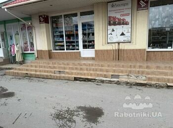 Оздоблення сходів травертином