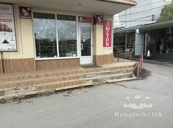 Оздоблення сходів травертином