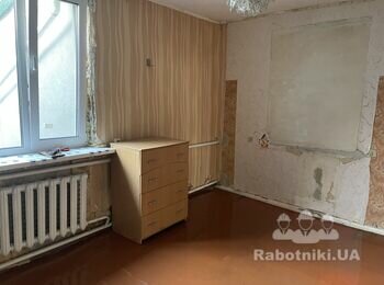 Поклейка флізілінових шпалер