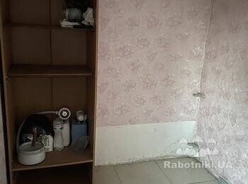 Поклейка флізілінових шпалер