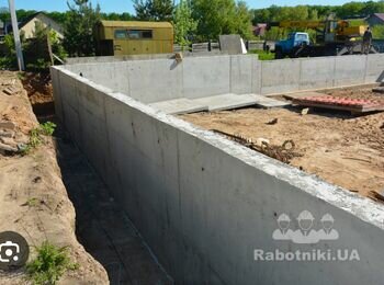 Фундамент під паркан , високий