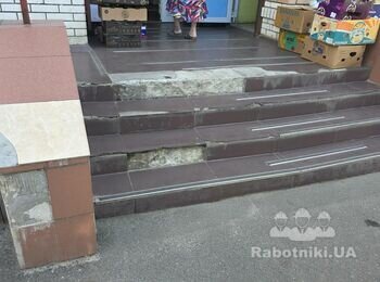 Перекласти плитку на вході в магазин