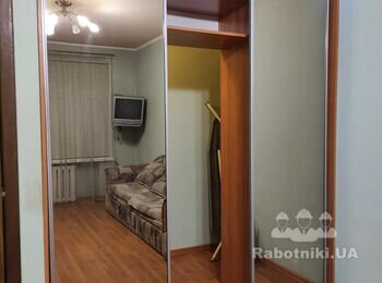 Заміна одного дзеркала у шафі-купе
