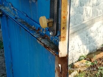 Переварить уличную калитку, установить электромеханический замок