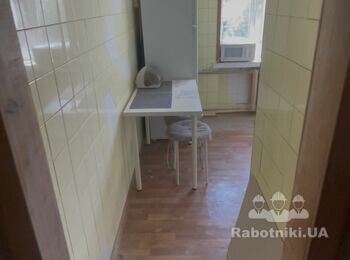 Выравнивание пола, укладка линолеума
