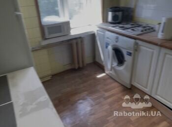 Выравнивание пола, укладка линолеума