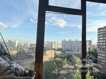 Демонтаж вікон на балконі