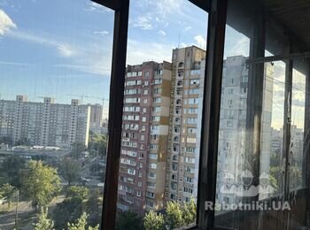 Демонтаж вікон на балконі