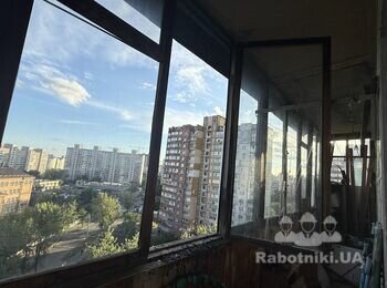 Демонтаж вікон на балконі