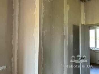 Поклейка шпалер та облаштування відкосів у приватному будинку