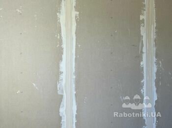 Поклейка шпалер та облаштування відкосів у приватному будинку