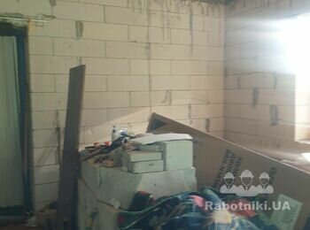 Штукатурні роботи в кімнатах будинку