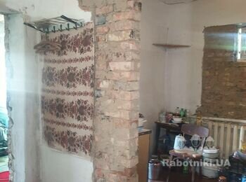 Штукатурні роботи в кімнатах будинку