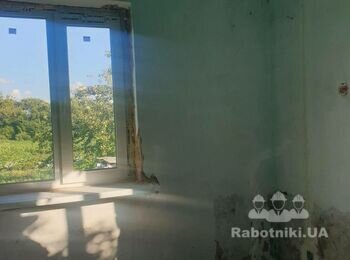 Штукатурні роботи в кімнатах будинку