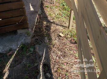 Изготовить бетонные ступеньки и залить площадку