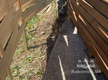 Изготовить бетонные ступеньки и залить площадку