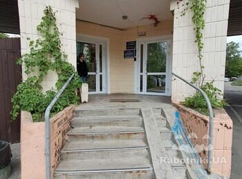 Ремонт парадного входу багатоквартирного будинку (Теремки-1, Глушкова)