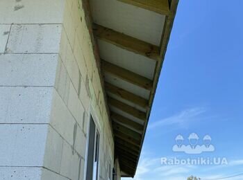 Подшить свесы вальмовой крыши + монтаж водостока
