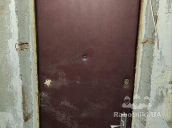 Демонтаж та монтаж вхідних дверей з розширенням проєму