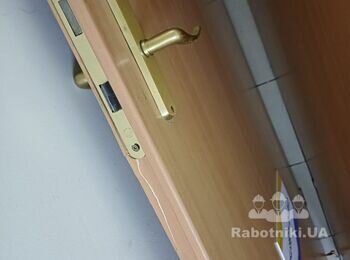 Ремонт та встановлення внутрішніх дверей та дерев'яних вікон