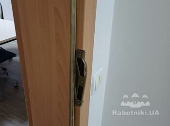 Ремонт та встановлення внутрішніх дверей та дерев'яних вікон