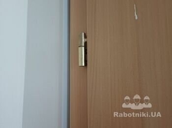 Ремонт та встановлення внутрішніх дверей та дерев'яних вікон