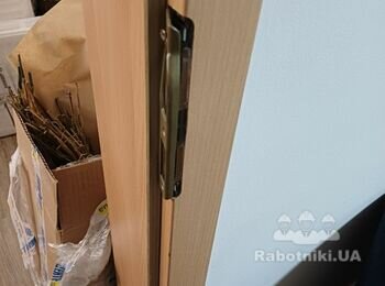 Ремонт та встановлення внутрішніх дверей та дерев'яних вікон