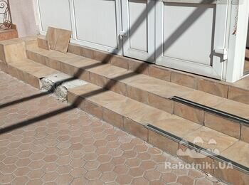 Укладання плитки.