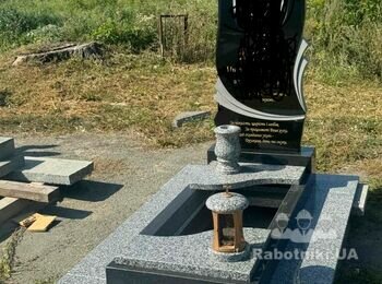 Заливка фундамента под памятник и установка самого же памятника