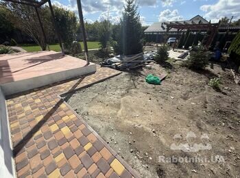 Розрівняти земельну ділянку, підсипати грунт