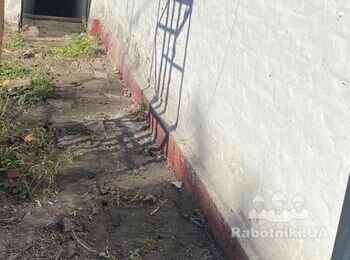 Зробити відмостку 45 м, тротуарна плитка 15 м2
