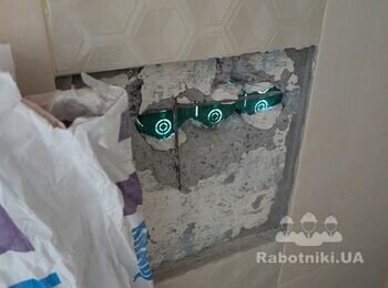 Укладання мозаїки на фартух кухні та дві плитки окремо у санвузлі