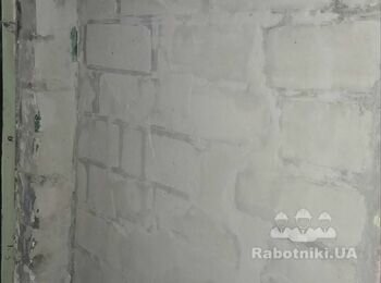 Штукатурка стін в тамбурі 1 см по маякам